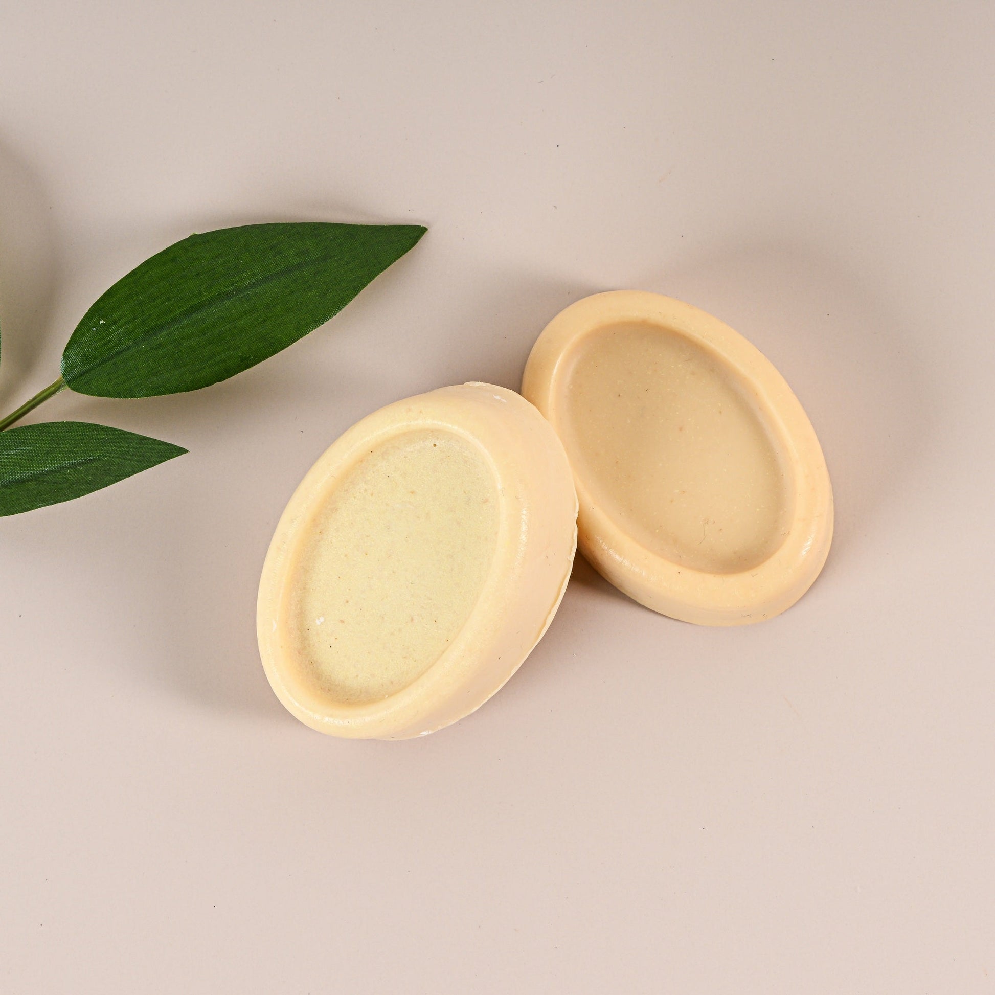 Anti-wart soap bar for naturally and effectively shrinking warts with natural ingredients.