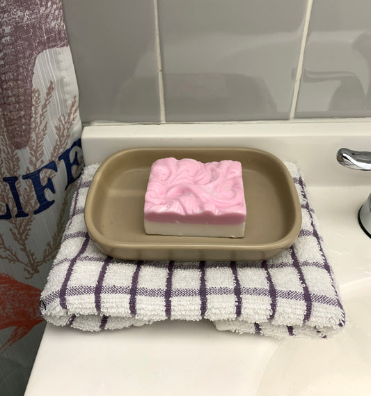 Moisturizing Scented Soap Bar  [4 Oz] -  Jabón hidratante para el baño con aroma [4 Oz}